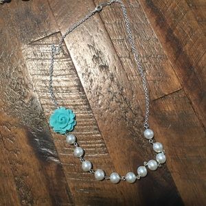 Turquoise color flower & pearl necklace